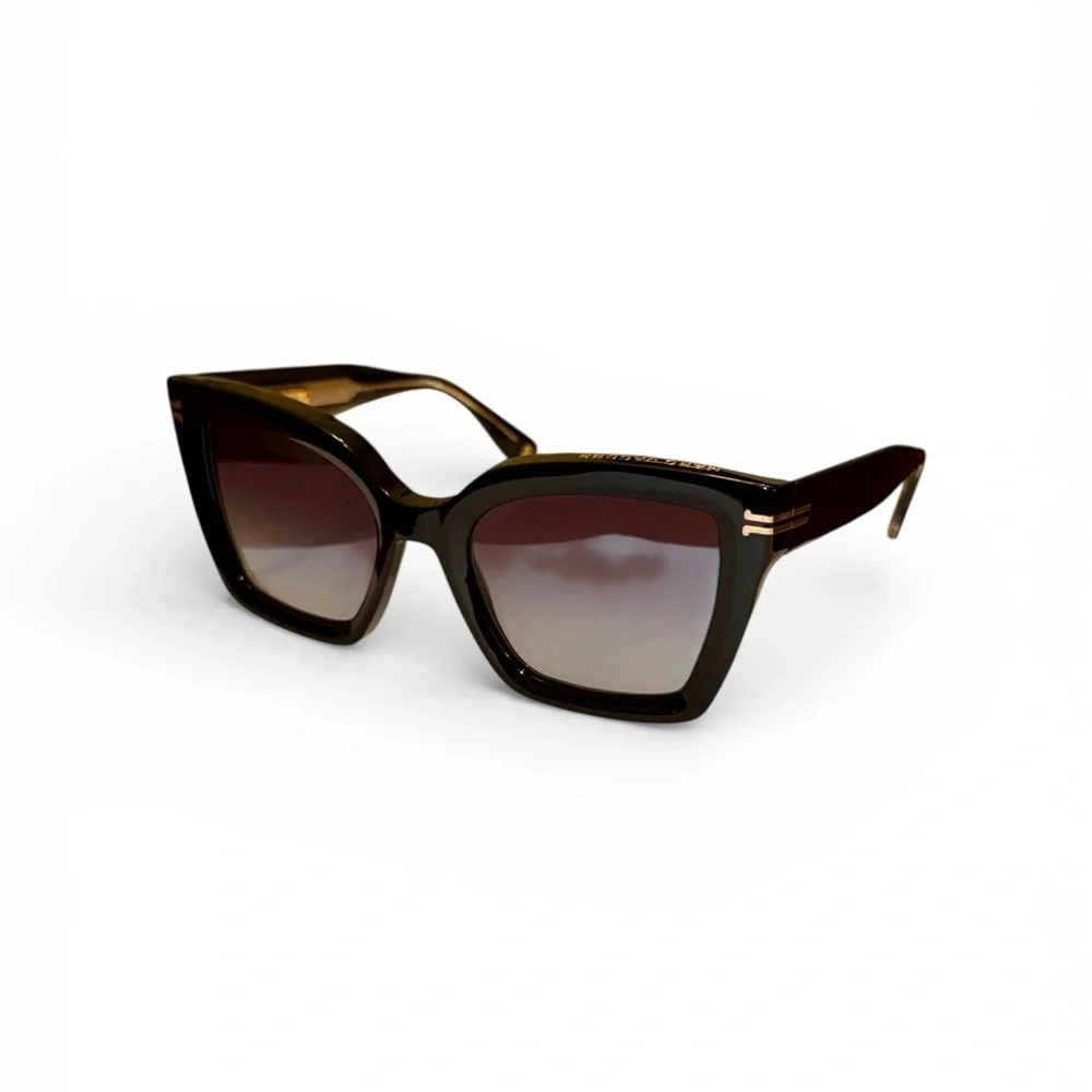 SOLD - Marc Jacobs Butterfly Sunglasses Black and Gold - Picture 4 of 12